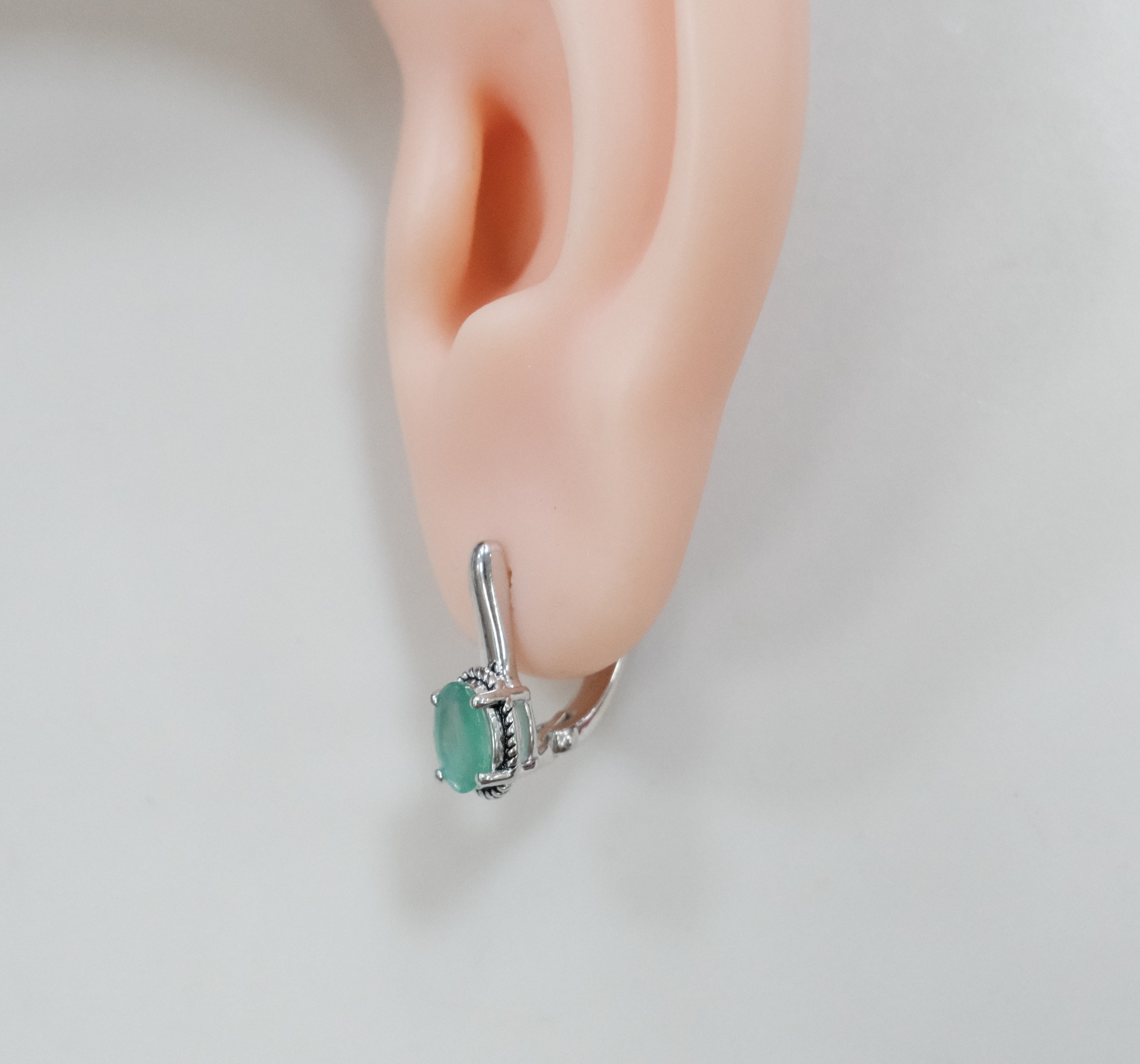 Серебряные серьги с изумрудами